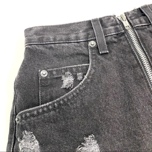 CARMAR BEATRICE Zip Front Black Denim Mini Skirt Distressed Raw hem Size 24 - Picture 5 of 11